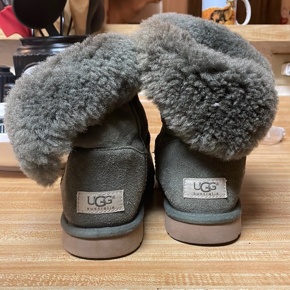GREY UGG BOOTS size 8